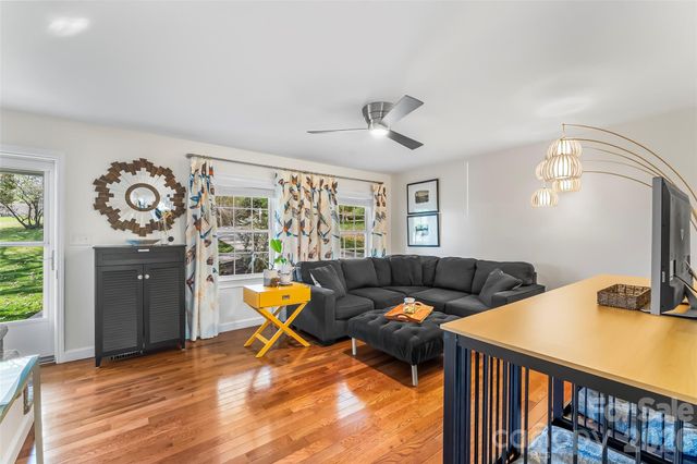 1548 Castell Lane, Hickory, NC 28601