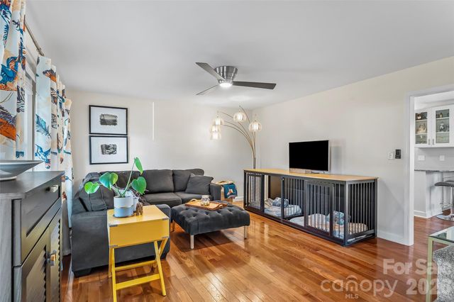 1548 Castell Lane, Hickory, NC 28601