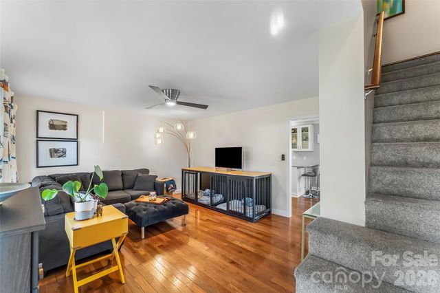 1548 Castell Lane, Hickory, NC 28601