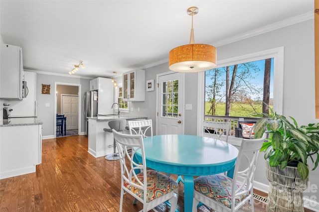 1548 Castell Lane, Hickory, NC 28601