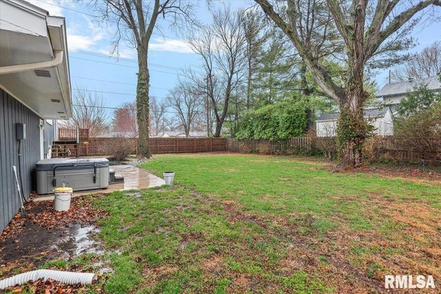 2 Interlacken Road, Springfield, IL 62704