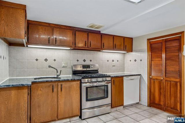 27 - 29 Crystal Street, North Arlington, NJ 07031
