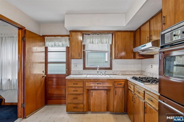 27 - 29 Crystal Street, North Arlington, NJ 07031