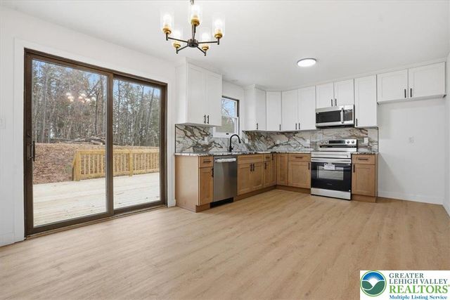142 Towering Court, Chestnuthill Twp, PA 18353