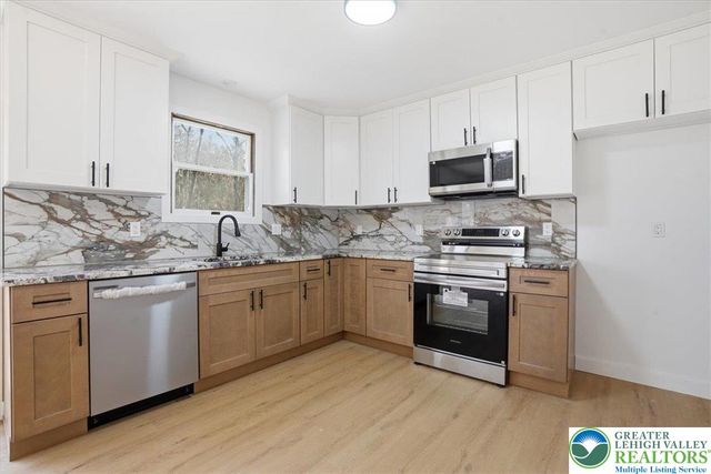 142 Towering Court, Chestnuthill Twp, PA 18353