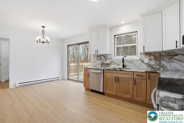 142 Towering Court, Chestnuthill Twp, PA 18353