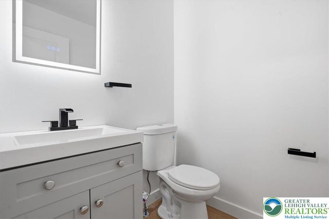 142 Towering Court, Chestnuthill Twp, PA 18353