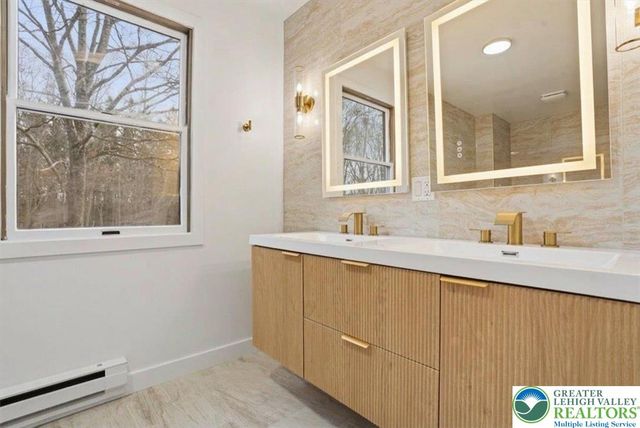 142 Towering Court, Chestnuthill Twp, PA 18353