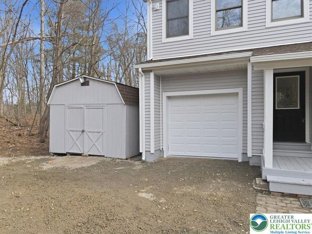 142 Towering Court, Chestnuthill Twp, PA 18353
