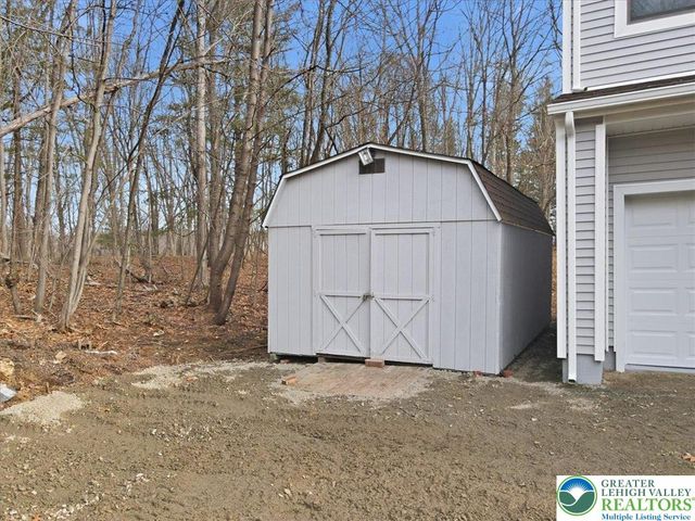 142 Towering Court, Chestnuthill Twp, PA 18353