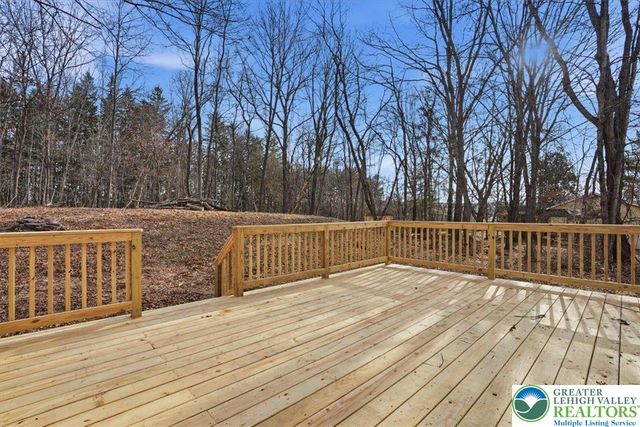 142 Towering Court, Chestnuthill Twp, PA 18353