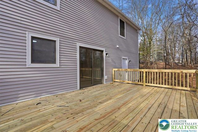 142 Towering Court, Chestnuthill Twp, PA 18353