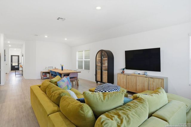 634 Bean, San Antonio, TX 78221