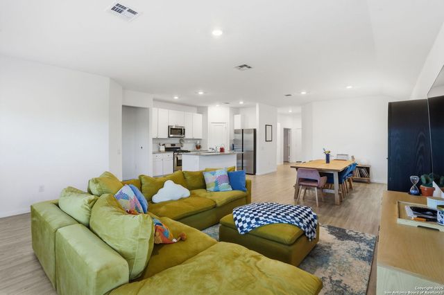 634 Bean, San Antonio, TX 78221