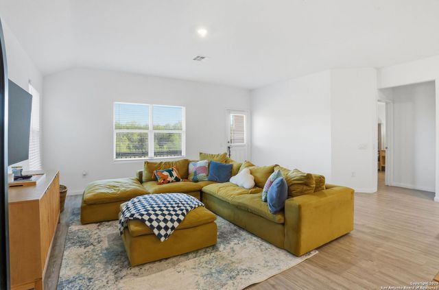 634 Bean, San Antonio, TX 78221