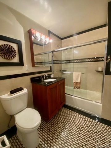 59 Adams Way 59, Sayville, NY 11782