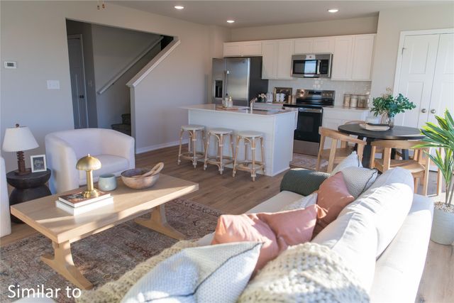 1104 Sunflower Lane, Pella, IA 50219