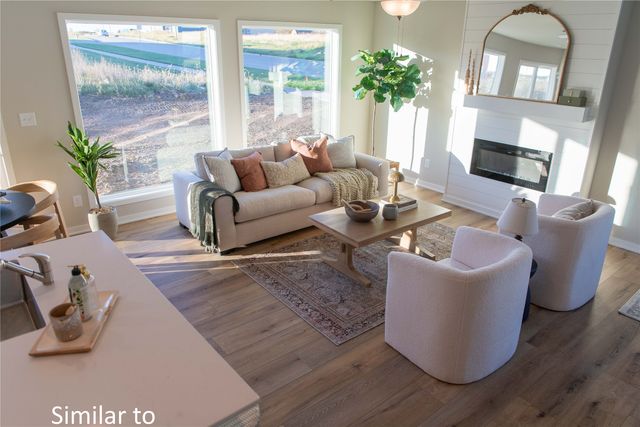 1104 Sunflower Lane, Pella, IA 50219