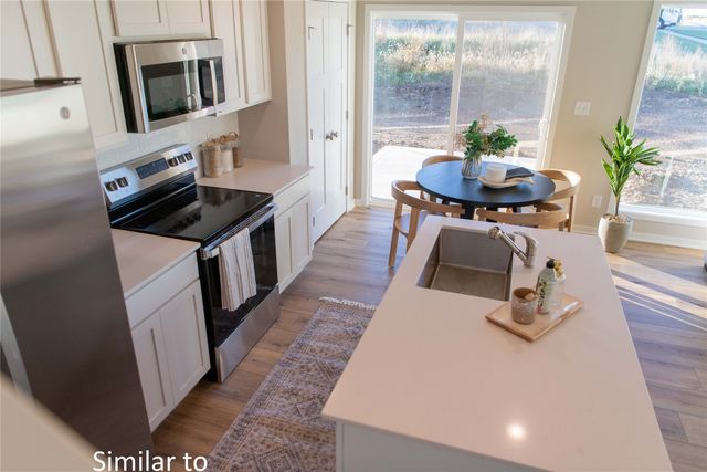 1104 Sunflower Lane, Pella, IA 50219