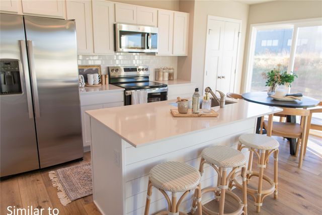 1104 Sunflower Lane, Pella, IA 50219