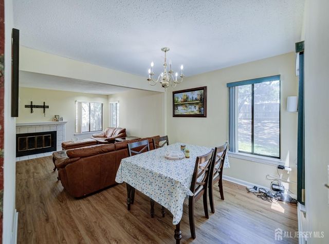 20 Gate House Lane, Edison, NJ 08820