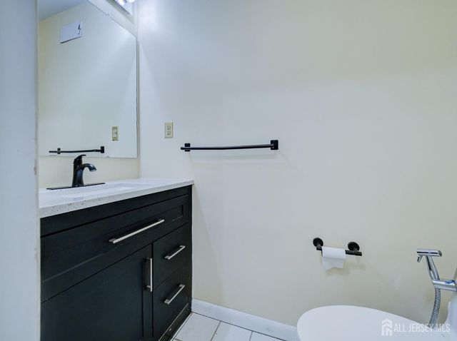 20 Gate House Lane, Edison, NJ 08820