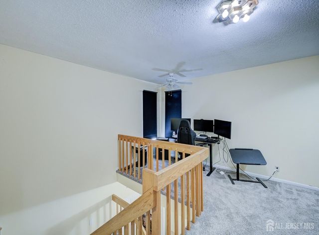 20 Gate House Lane, Edison, NJ 08820
