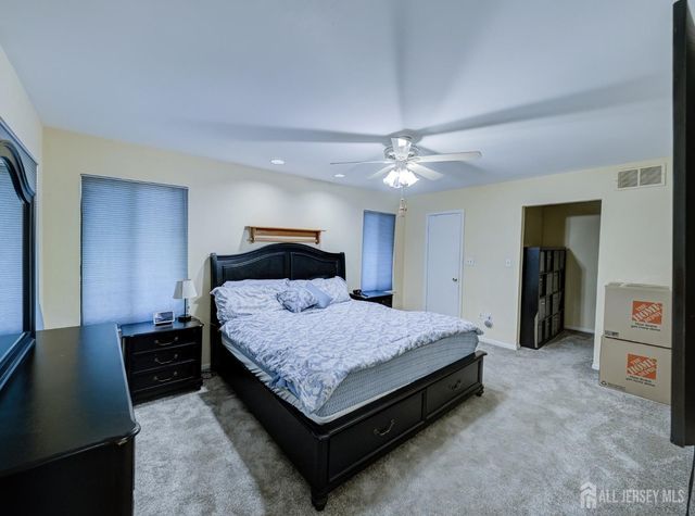 20 Gate House Lane, Edison, NJ 08820