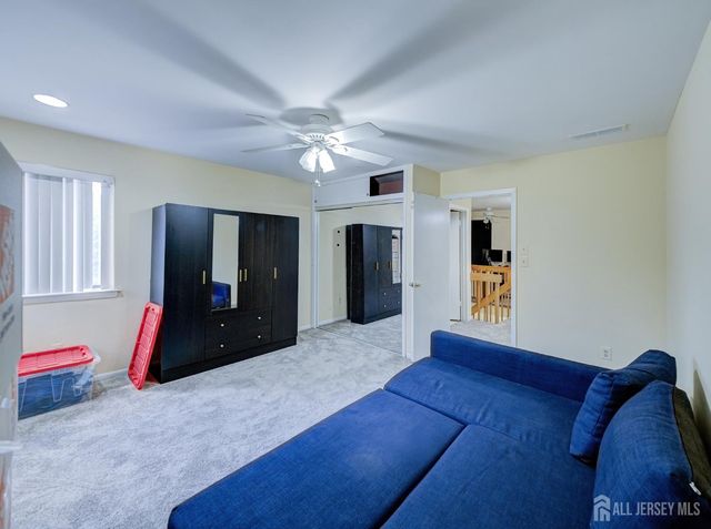 20 Gate House Lane, Edison, NJ 08820