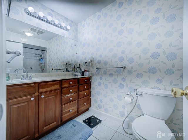 20 Gate House Lane, Edison, NJ 08820