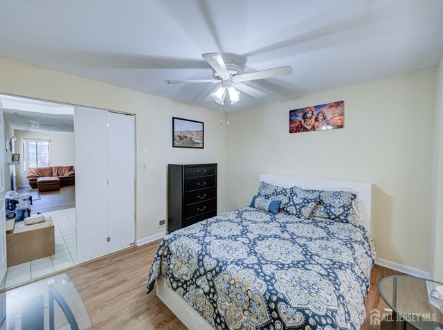 20 Gate House Lane, Edison, NJ 08820