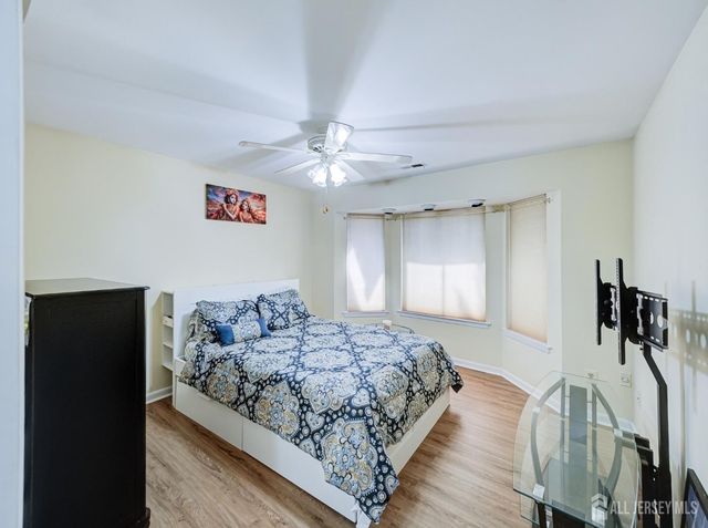 20 Gate House Lane, Edison, NJ 08820