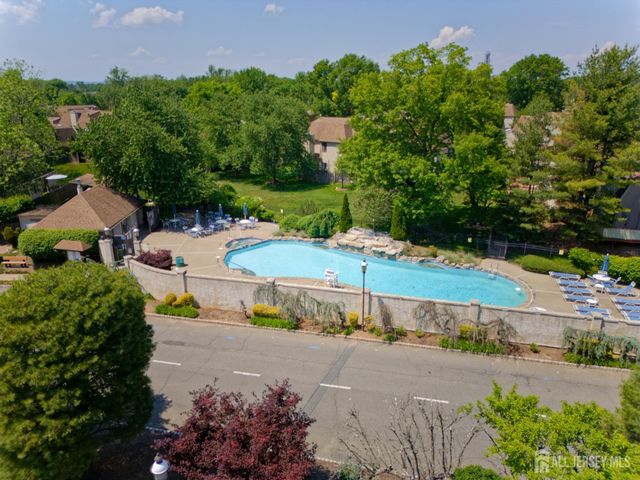20 Gate House Lane, Edison, NJ 08820