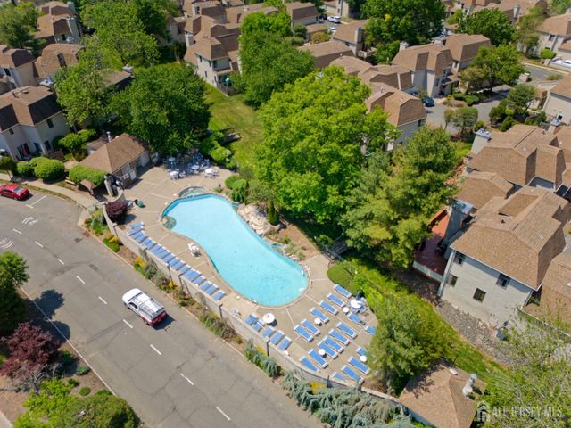 20 Gate House Lane, Edison, NJ 08820