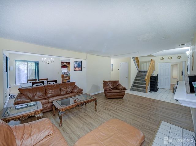 20 Gate House Lane, Edison, NJ 08820