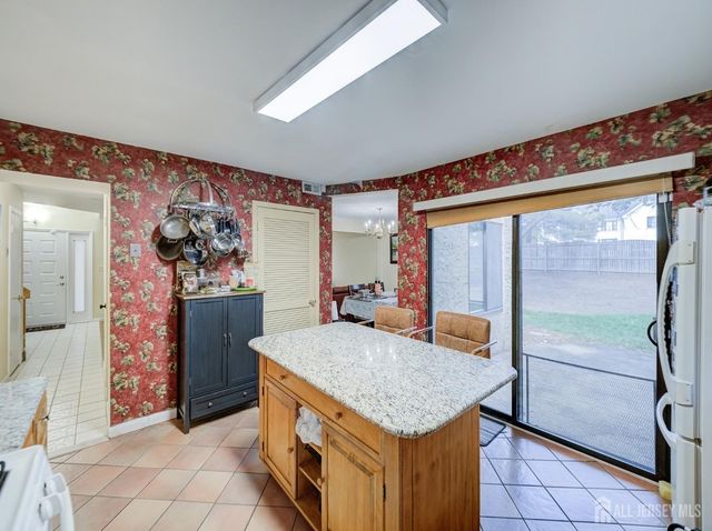 20 Gate House Lane, Edison, NJ 08820
