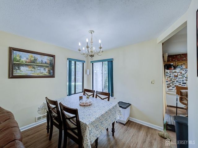 20 Gate House Lane, Edison, NJ 08820