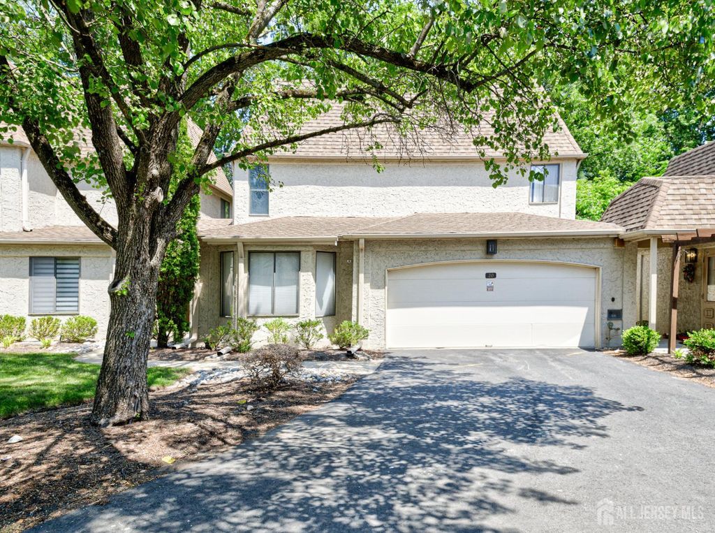 20 Gate House Lane, Edison, NJ 08820