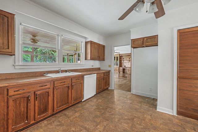 1611 Bacons Bridge Road, Summerville, SC 29485