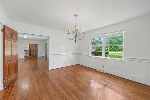 1611 Bacons Bridge Road, Summerville, SC 29485