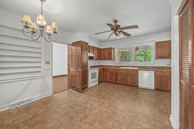 1611 Bacons Bridge Road, Summerville, SC 29485