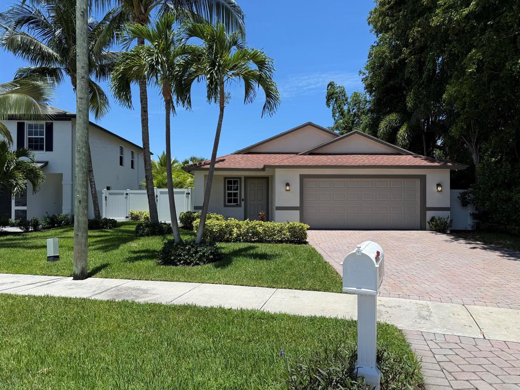 422 Lucky Lane, Delray Beach, FL 33444