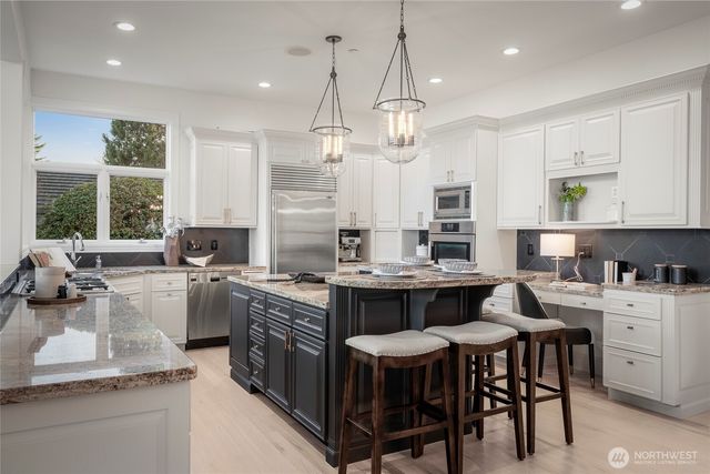 15517 Lake Shore Boulevard NE, Lake Forest Park, WA 98155