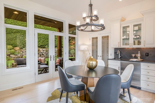 15517 Lake Shore Boulevard NE, Lake Forest Park, WA 98155