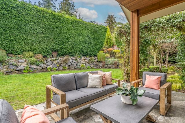 15517 Lake Shore Boulevard NE, Lake Forest Park, WA 98155