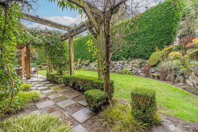 15517 Lake Shore Boulevard NE, Lake Forest Park, WA 98155