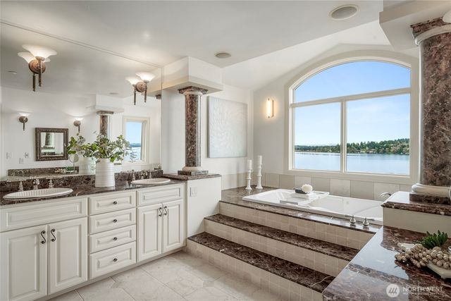 15517 Lake Shore Boulevard NE, Lake Forest Park, WA 98155