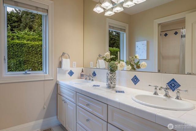 15517 Lake Shore Boulevard NE, Lake Forest Park, WA 98155