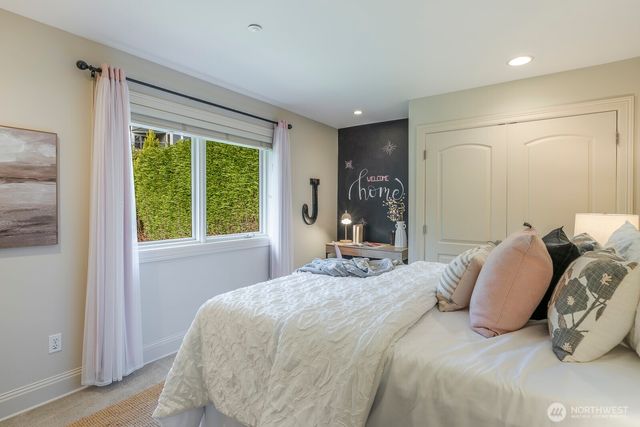 15517 Lake Shore Boulevard NE, Lake Forest Park, WA 98155