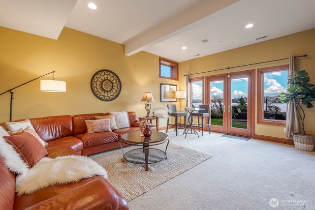 15517 Lake Shore Boulevard NE, Lake Forest Park, WA 98155